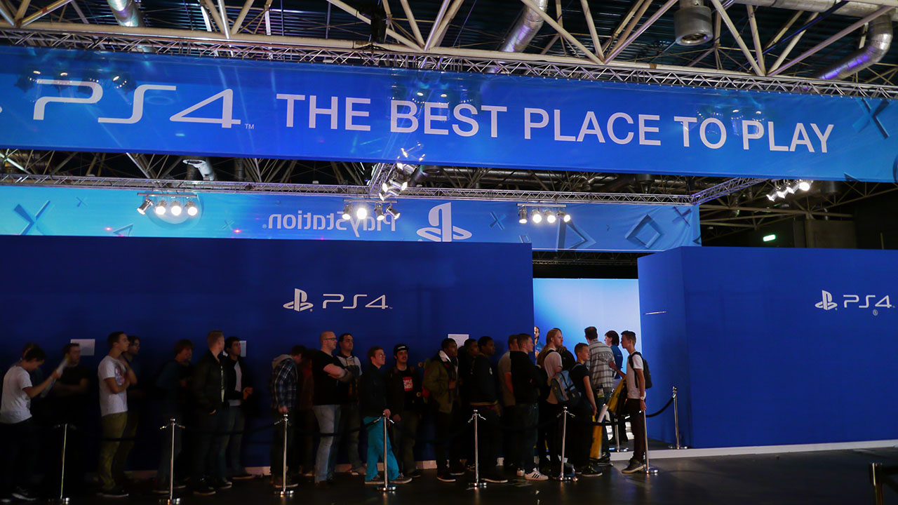 Firstlook TV dag 2 met de PlayStation 4 en boothbabes